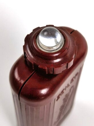 Taschenlampe aus roter Preßmasse " Zeiler Turnlight" mit zwei Batterien , Funktion nicht geprüft