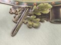 Schiesspreis Preussen, Infanterie Regiment 78. Erhabene Pappe auf Seide, Maße 68x85cm, das "Pickelhaubenemblem" liegt lose auf. Sehr dekorativ