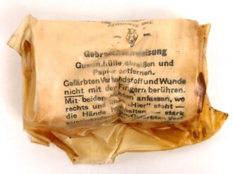 Kleines Verbandpäckchen für Luftschutzzwecke. Datiert 1943