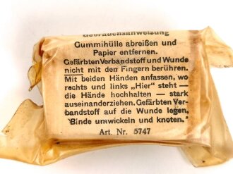 Kleines Verbandpäckchen für Luftschutzzwecke. Datiert 1943