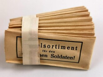 Nadelsortiment für den deutschen Soldaten, gelbliches Papier, sie erhalten ein Stück aus dem originalen Bündel