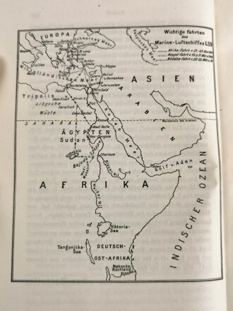 "Afrika zu unseren Füßen" datiert 1925, 153 Seiten, über DIN A5, gebraucht