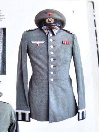 "Uniformen der Wehrmacht 1933-1945" gebraucht, über DIN A4