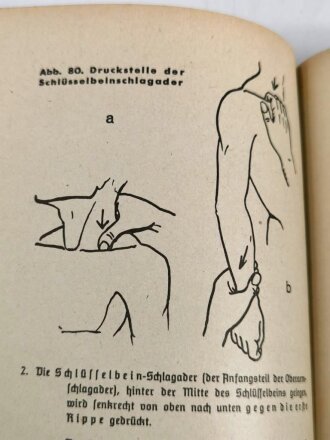 "Amtliches Unterrichtsbuch über Erste Hilfe", datiert 1941, 263 Seiten, gebraucht