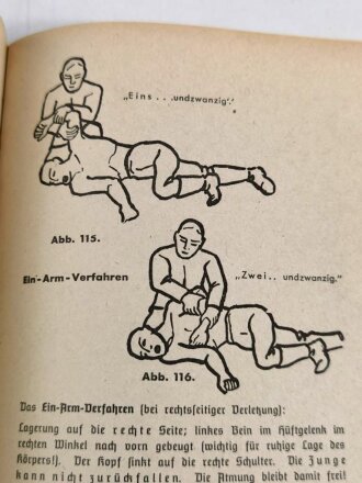 "Amtliches Unterrichtsbuch über Erste Hilfe", datiert 1941, 263 Seiten, gebraucht