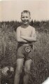 Fotos eines Angehörigen der Hitler-Jugend, das grössere 7 x 11,5cm