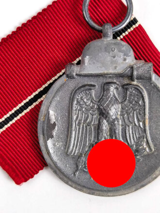 Medaille " Winterschlacht im Osten " mit Bandabschnitt, Hersteller 6 im Bandring für " Fritz Zimmermann, Stuttgart "