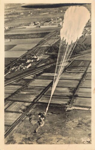 Ansichtskarte "Unsere Luftwaffe" Fallschirmjäger kurz nach dem Absprung