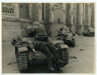 Fotoalbum eines Angehörigen der SS Panzerjäger Abteilung der SS Division " Das Reich" Etwa 80 Fotos mit militärischem Bezug