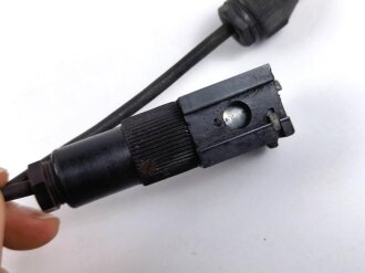 Kabel für eine Strichplattenbeleuchtung der Wehrmacht aus brauner Preßmasse. Funktion nicht geprüft