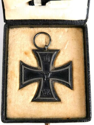 Eisernes Kreuz 2.Klasse 1914 im Etui. Das Eiserne Kreuz mit markierung W? im Ring, das Etui mit Druckknopfverschluss. Guter Gesamtzustand
