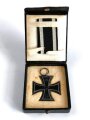 Eisernes Kreuz 2.Klasse 1914 im Etui. Das Eiserne Kreuz mit markierung W? im Ring, das Etui mit Druckknopfverschluss. Guter Gesamtzustand