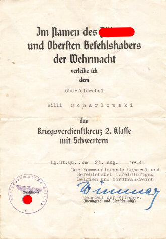 Verleihungsurkunde zum Kriegsverdienstkreuz 2. Klasse 1939 mit Schwertern an einen Oberfeldwebel, gefaltet