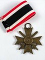 Kriegsverdienstkreuz 2. Klasse 1939 mit Schwertern, Hersteller 56 im Bandring für " Robert Hauschild, Pforzheim " mit langem Bandabschnitt, Buntmetall