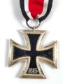 Eisernes Kreuz 2. Klasse 1939 am Band,  der Kern  Nachlackiert, Hakenkreuz komplett Berieben