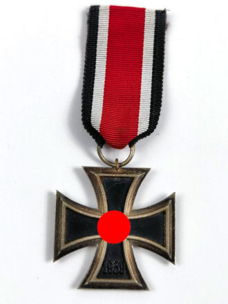 Eisernes Kreuz 2. Klasse 1939 am Band, dieses wurde oben zusammen genäht, Hakenkreuz minimal Berieben, guter Zustand