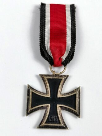 Eisernes Kreuz 2. Klasse 1939 am Band, dieses wurde oben zusammen genäht, Hakenkreuz minimal Berieben, guter Zustand