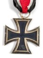 Eisernes Kreuz 2. Klasse 1939 am Band, dieses wurde oben zusammen genäht, Hakenkreuz minimal Berieben, guter Zustand