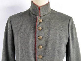 1.Weltkrieg, feldgraue Feldbluse Modell 1910 für einen Offizier. Eigentumstück in gutem Zustand, Tragespuren