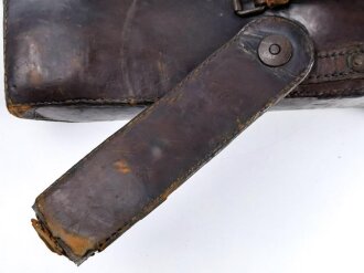 1.Weltkrieg, Behälter für Berittene für Scherenfernrohr 09 , getragenes Stück, datiert 1915