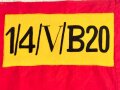 Gefolgschaftsfahne Hitlerjugend . Frühes Stück, der gelbe Spiegel mit leichtem Mottenschaden, sonst guter Zustand. Maße 82 x 115cm.Die Fahnenringe ohne Markierung