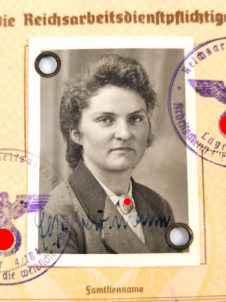 RAD Reichsarbeitsdienst, Arbeitsdienst für die weibliche Jugend, Arbeitsdienstpaß (Arbeitsdienstzeugnis) , ausgestellt 1943 auf eine Frau aus Einöd Kreis Homburg, dazu die Kennkarte