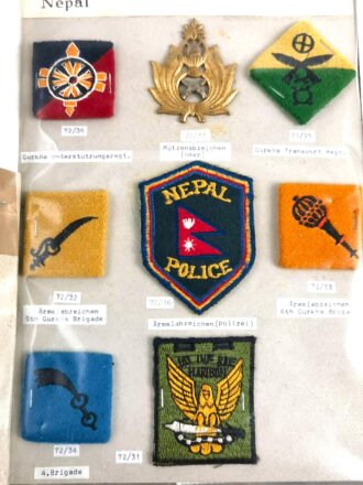 Nepal, Ordner mit Effekten zum Thema Heer, Polizei und Rot Kreuz. Jeweils auf Pappe fixiert und Beschriftet