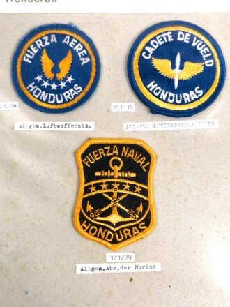 Honduras, Ordner mit Effekten zum Thema Luftwaffe, Marine und Rangabzeichen. Jeweils auf Pappe fixiert und Beschriftet