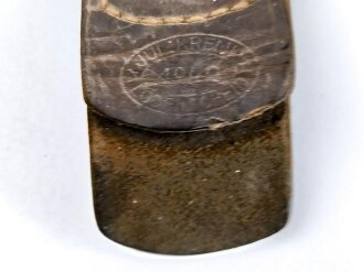 Koppelschloss für Mannschaften des Heeres. Eisen, feldgrauer Originallack, an Lederlasche, diese "Julius Kremp Lüdenscheid 1940" gestempelt