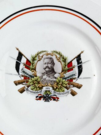 1. Weltkrieg, patriotischer Porzellenteller " Generaloberst von Hindenburg" Altersspuren, Durchmesser 26cm