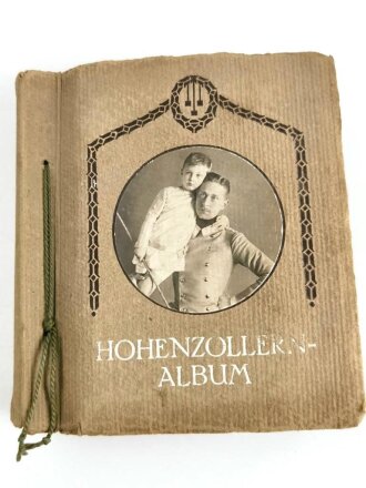 "Hohenzollernalbum" Kaiserreich und 1.Weltkrieg, Ansichtkartenalbum mit 98 Stück Karten das Kaiserhaus betreffend. Jeweils in gutem Zustand, das Album selbst defekt