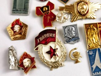 Russland UDSSR, Konvolut Abzeichen aller Art  aus der Zeit des kalten Krieges