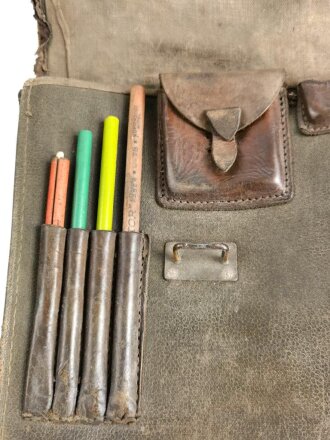 Russland UDSSR 2.Weltkrieg, Kartentasche aus Ersatzmaterial, Beutestück eines deutschen Soldaten, die Trageschlaufen modifiziert.  Ungereinigtes, stark getragenes  Stück