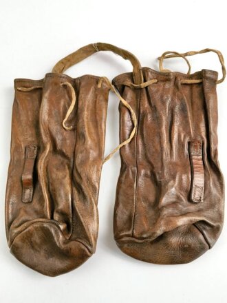 Russland , Paar lederne Taschen Reitergepäck, höchstwahrscheinlich aus der Zeit des 2.Weltkrieg