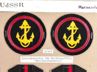 Russland UDSSR, Sammlung Abzeichen zum Thema Marineinfanterie, auf Karton aufgetackert