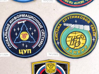 Russland UDSSR, Sammlung Abzeichen ,  auf Karton aufgetackert