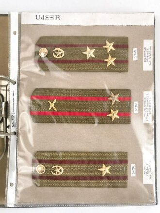 Russland UDSSR, Sammlung Abzeichen zum Thema Effekten Heer , 7 Seiten,  auf Karton aufgetackert