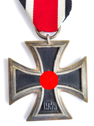 Eisernes Kreuz 2. Klasse 1939 am langen Band, ohne Hersteller, Hakenkreuz mit vollständiger Schwärzung