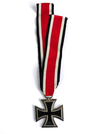 Eisernes Kreuz 2. Klasse 1939 am langen Band, ohne Hersteller, Hakenkreuz mit vollständiger Schwärzung