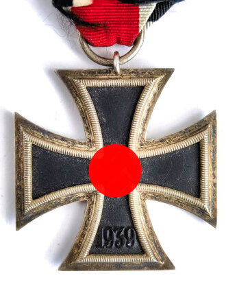 Eisernes Kreuz 2. Klasse 1939 am Band, ohne Hersteller, Hakenkreuz mit vollständiger Schwärzung