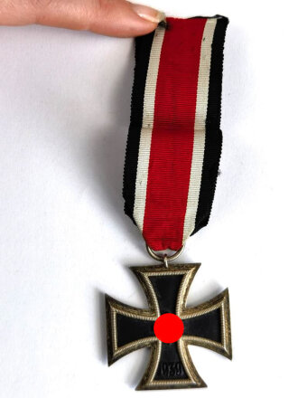 Eisernes Kreuz 2. Klasse 1939 am Band, ohne Hersteller, Hakenkreuz mit vollständiger Schwärzung