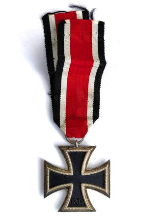 Eisernes Kreuz 2. Klasse 1939 am Band, ohne Hersteller, Hakenkreuz mit vollständiger Schwärzung