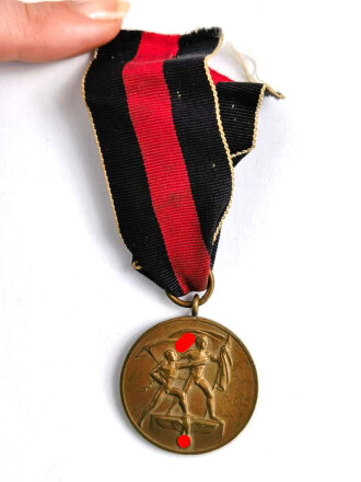 Anschlussmedaille 1. Oktober 1938 am Band, guter Zustand