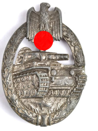 Panzerkampfabzeichen in Silber, Hersteller " DH für Hermann Aurich " an der rechten Seite ist das Abzeichen gebrochen