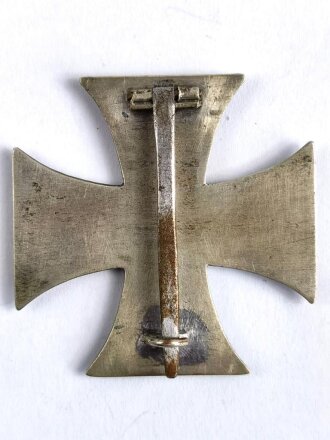 1. Weltkrieg, Eisernes Kreuz 1. Klasse 1914, Nadelhaken wurde nachgelötet, Kern gebrochen, Nadel vermutlich alt ersetzt