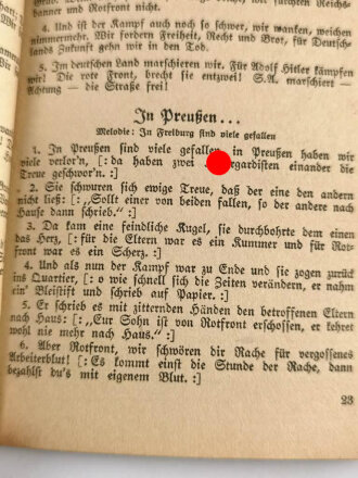 "Mit Hitler!" Liederbuch der Nationalsozialistischen Deutschen Arbeiterpartei" datiert 1933 mit 71 Seiten