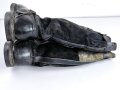 Luftwaffe , Paar Stiefel für fliegendes Personal , beheizbare Ausführung. Originale Sohle , Etikett mit Reichsbetriebsnummer, ein reissverschluss defekt ( lässt sich nicht ganz öffnen) Sohlenlänge 30,5cm