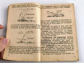 "Deutsche, Italienische, Britisch - Amerikanische Kriegsflugzeuge" Ansprache, Erkennen, Bewaffnung usw. Stand Sommer 1942. Kleinformat, abgegriffen