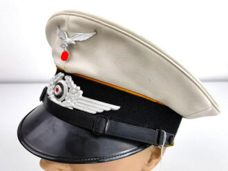 Luftwaffe, Schirmmütze für Mannschaften fliegendes Personal, weiße Sommerausführung. Ungetragenes Stück, Kopfgrösse 56