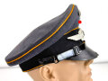 Luftwaffe, Schirmmütze für Mannschaften fliegendes Personal, getragenes Stück, Kopfgrösse 56. Mützenriemen neuzeitlich ergänzt